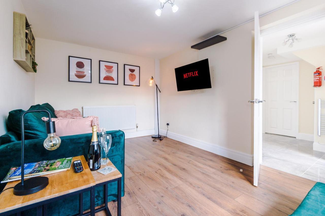 Charming 3-Bed Cottage In Chester, Ideal For Families & Workers, Free Parking - Sleeps 7 מראה חיצוני תמונה