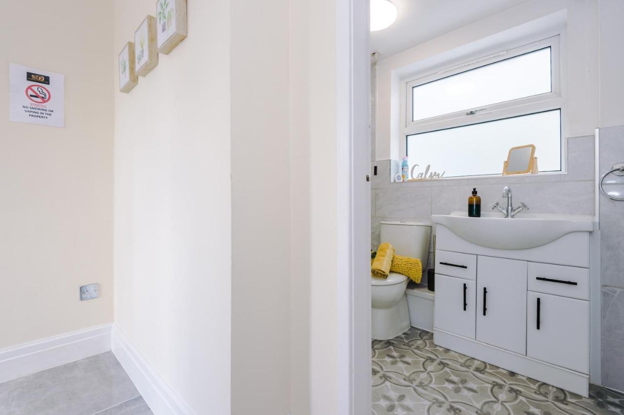 Charming 3-Bed Cottage In Chester, Ideal For Families & Workers, Free Parking - Sleeps 7 מראה חיצוני תמונה