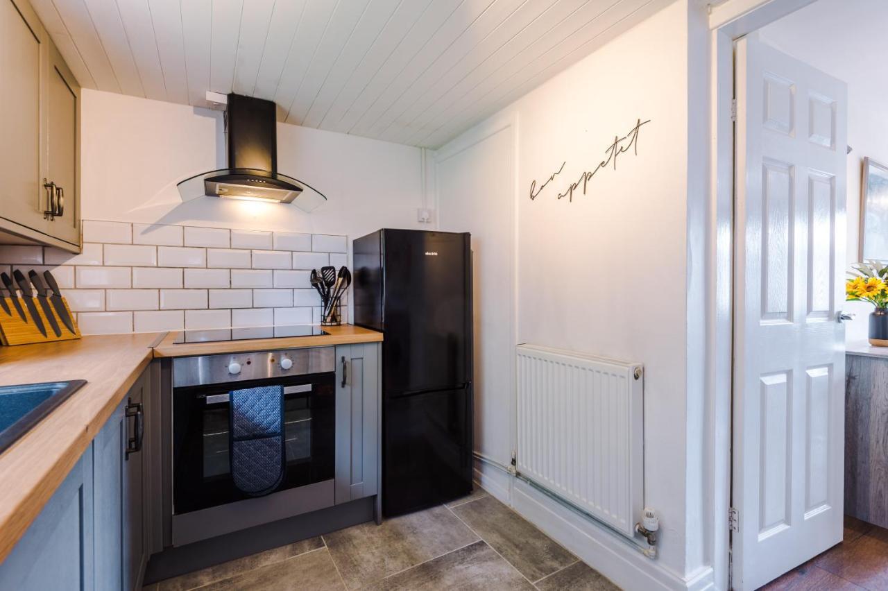 Charming 3-Bed Cottage In Chester, Ideal For Families & Workers, Free Parking - Sleeps 7 מראה חיצוני תמונה