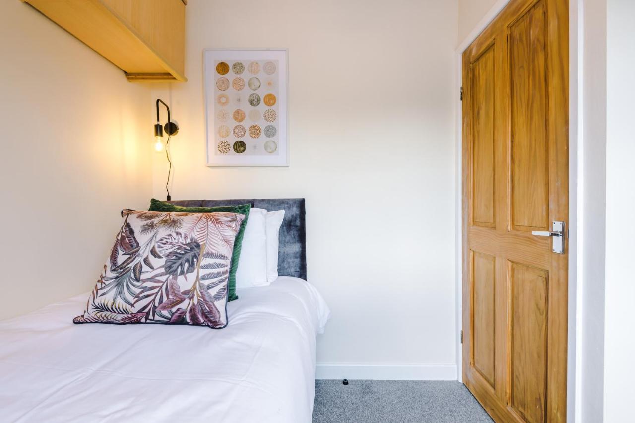 Charming 3-Bed Cottage In Chester, Ideal For Families & Workers, Free Parking - Sleeps 7 מראה חיצוני תמונה