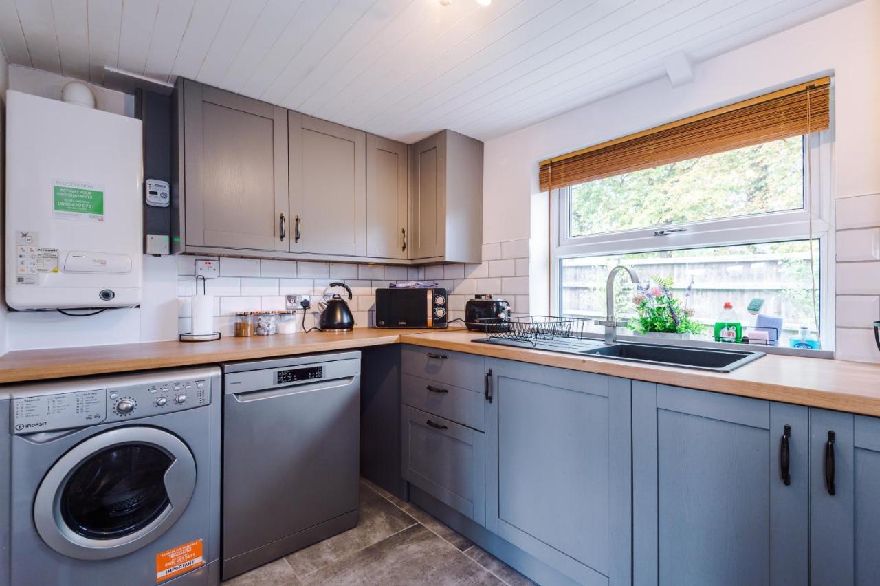 Charming 3-Bed Cottage In Chester, Ideal For Families & Workers, Free Parking - Sleeps 7 מראה חיצוני תמונה