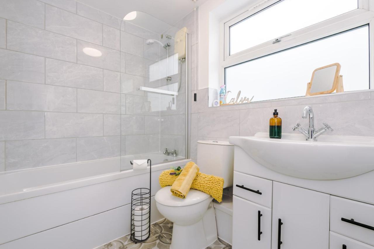 Charming 3-Bed Cottage In Chester, Ideal For Families & Workers, Free Parking - Sleeps 7 מראה חיצוני תמונה