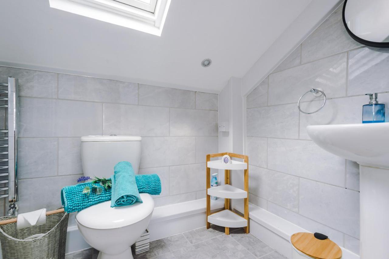 Charming 3-Bed Cottage In Chester, Ideal For Families & Workers, Free Parking - Sleeps 7 מראה חיצוני תמונה